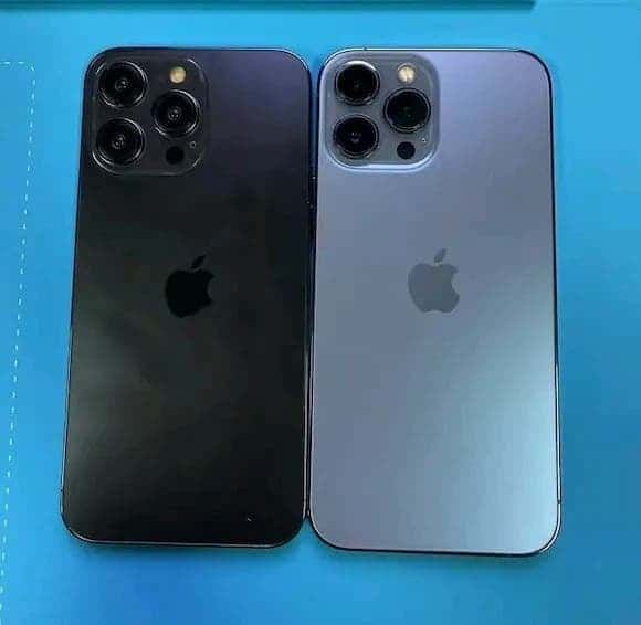 U.S. labour groups and investors accuse Apple of "infidelity"