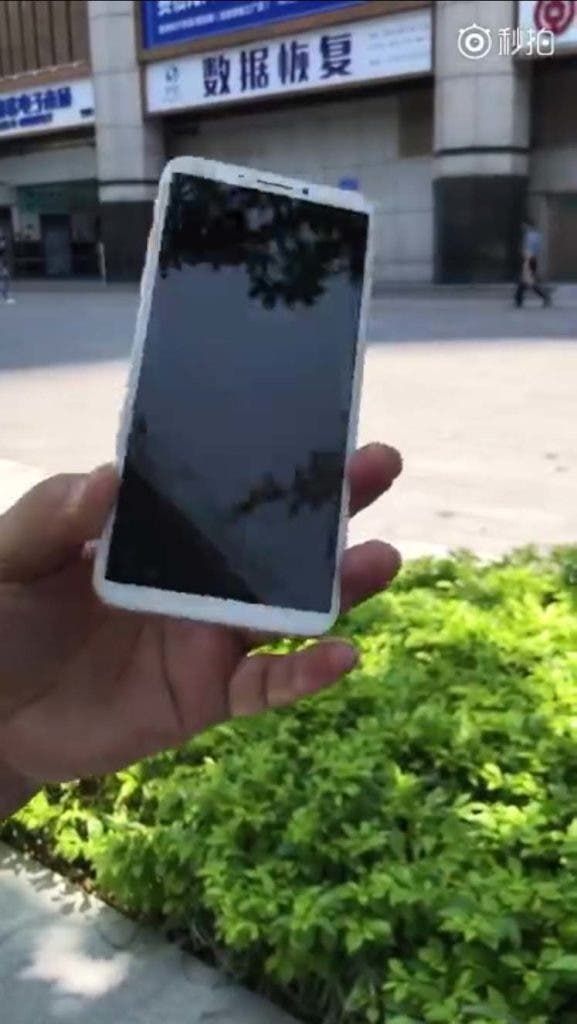iPhone 8 clone appears with Infinity Display, looks... funny