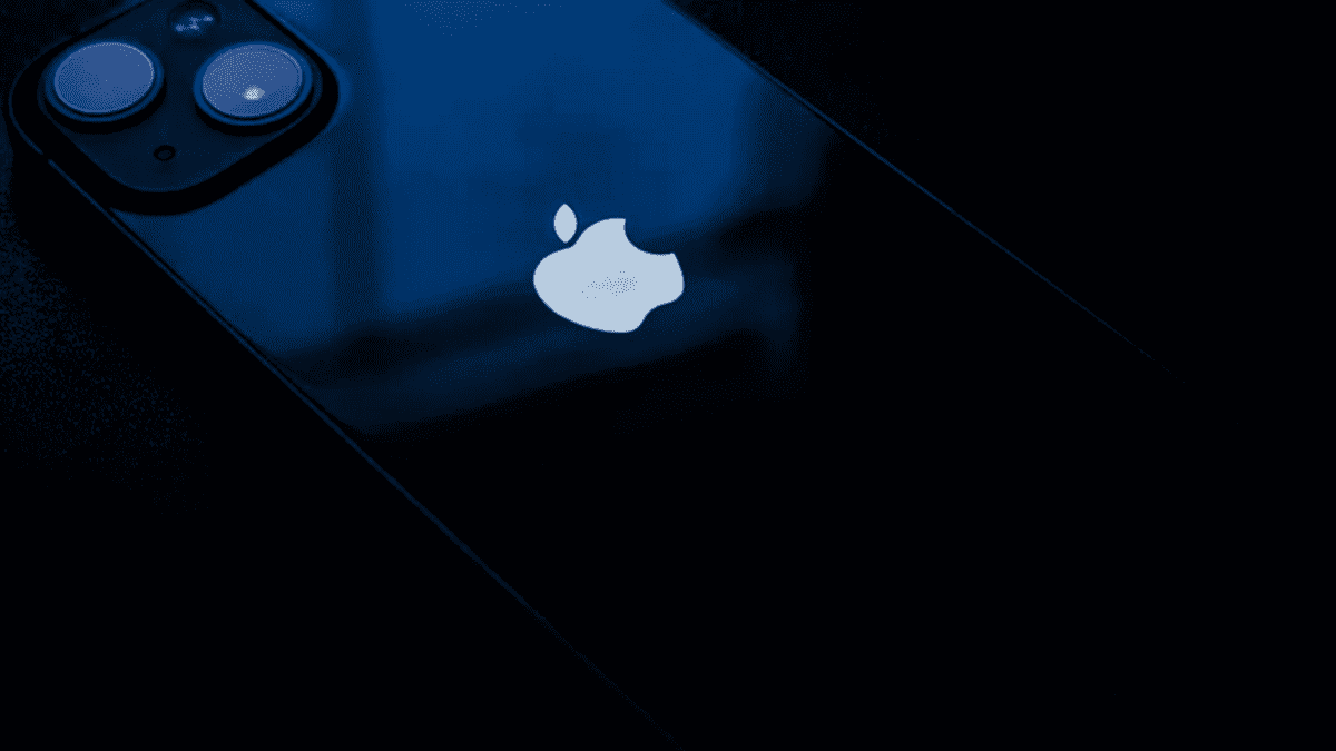 Apple will reduce the number of new employees and costs next year