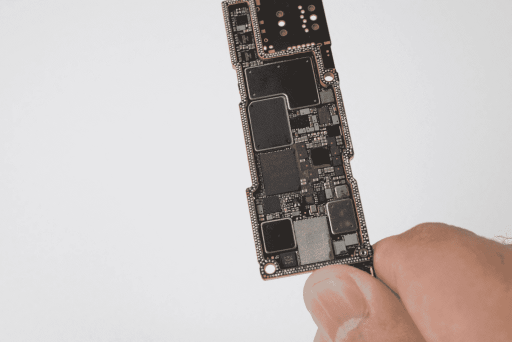 iPhone 14 SOS Satellite System hardware has been exposed
