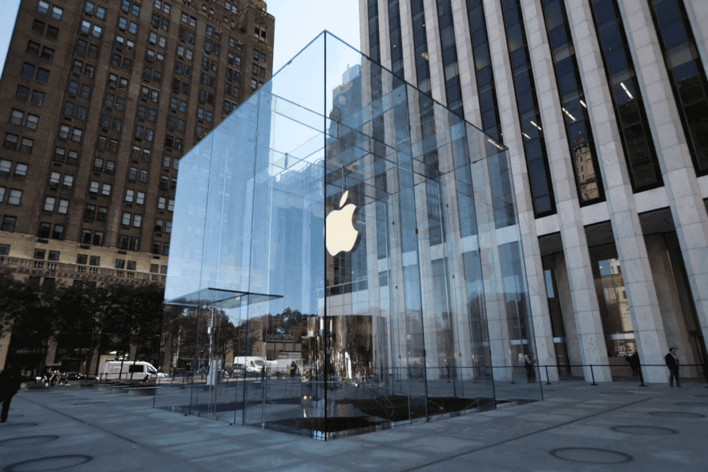 Apple Store in Manhattan's Fifth Avenue