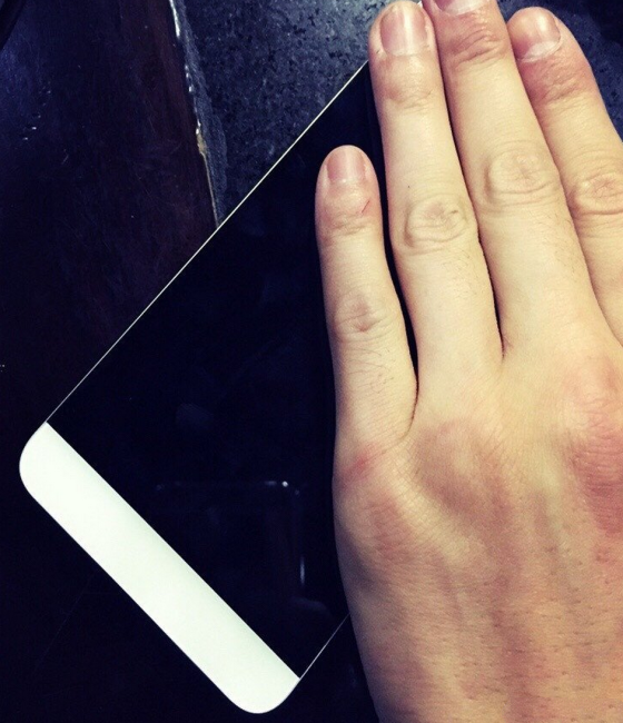 More photos of the LeTV phones reveal sexy bezel design