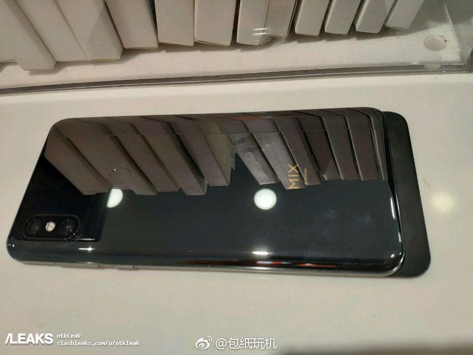 New video and image of Xiaomi Mi MIX 3 appear online