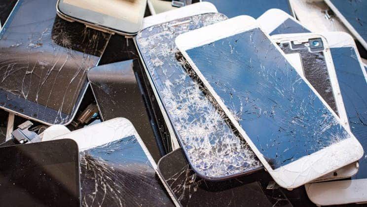 High strength self-healing glass has been created for smartphones