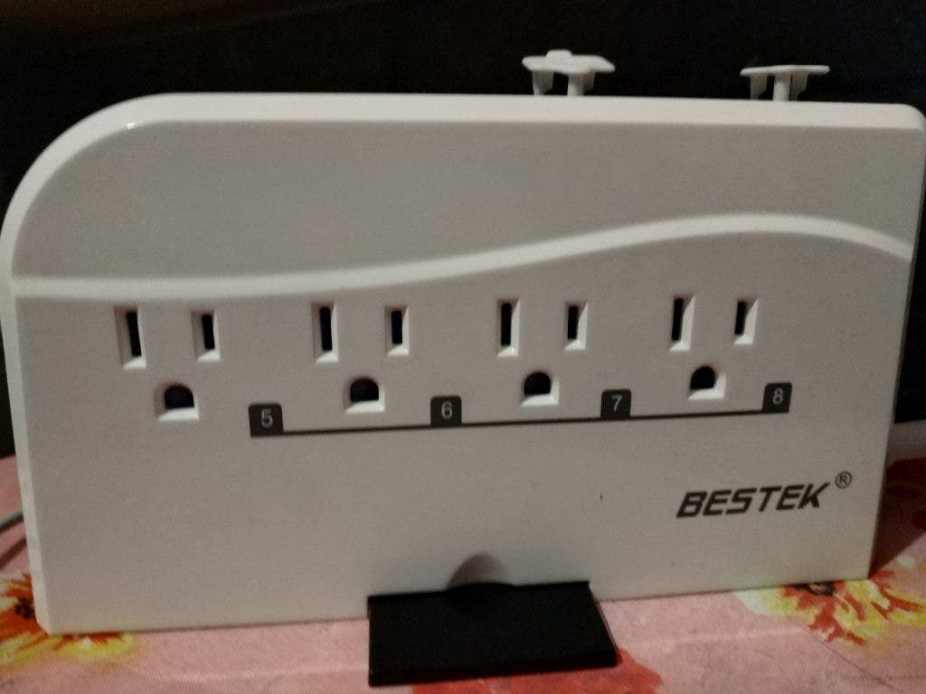 BESTEK MRJ-8002 8-Outlet Review: Take your office... everywhere