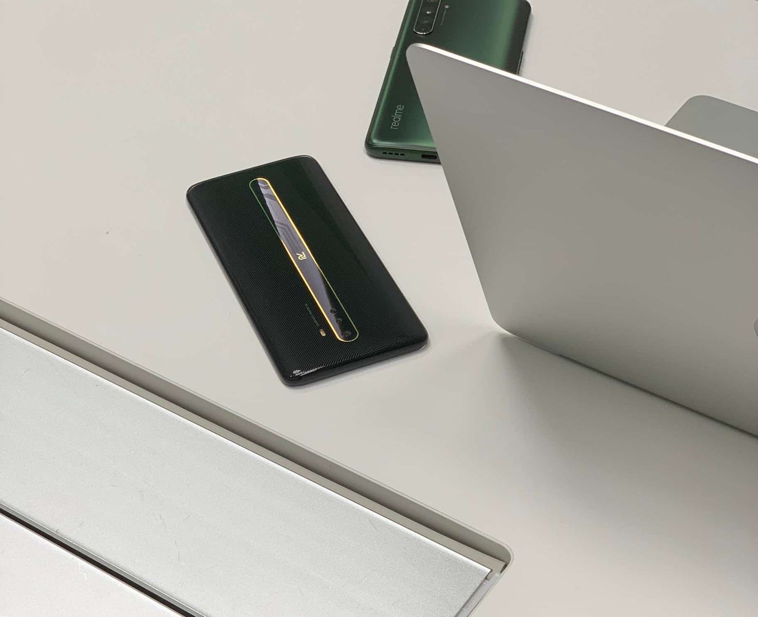 Mysterious Realme smartphone with new design leaked