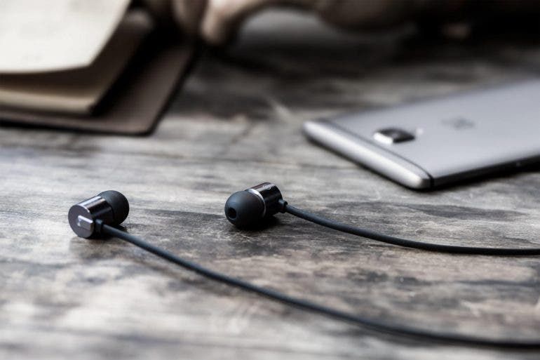 OnePlus unveils the Bullets V2 earphones