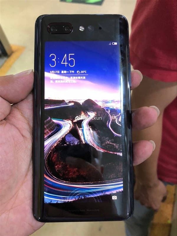 Nubia Dual-Screen Phone Leaked in a Spy Photo Again