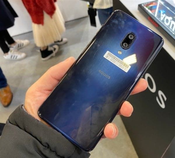 Sharp AQUOS Zero2: the first phone with a 240 Hz display is launched