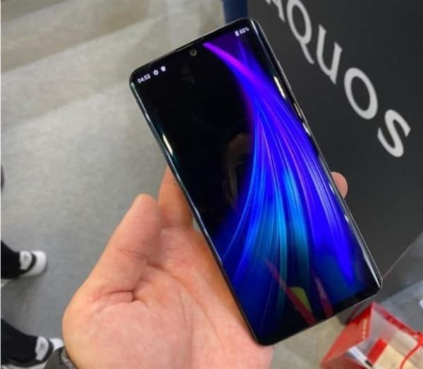 Sharp AQUOS Zero2: the first phone with a 240 Hz display is launched