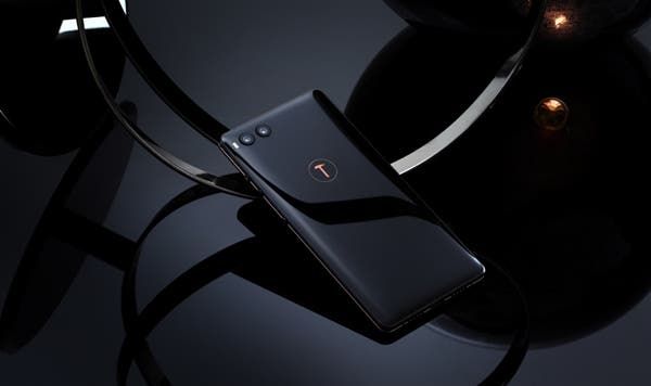 Smartisan R1 Flagship Phone's Lenses are Apparently too Easy to Scratch