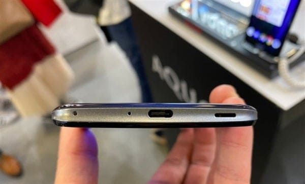 Sharp AQUOS Zero2: the first phone with a 240 Hz display is launched