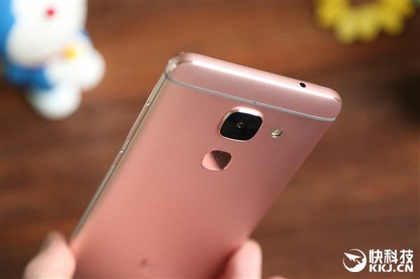 Poll does the lack of headphone jack turn you off buying a new LeEco device?