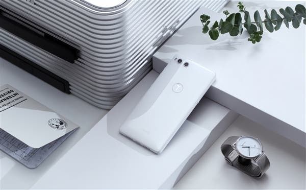 Smartisan R1, The World's First 1TB UFS 2.1 Phone With SND845 Released