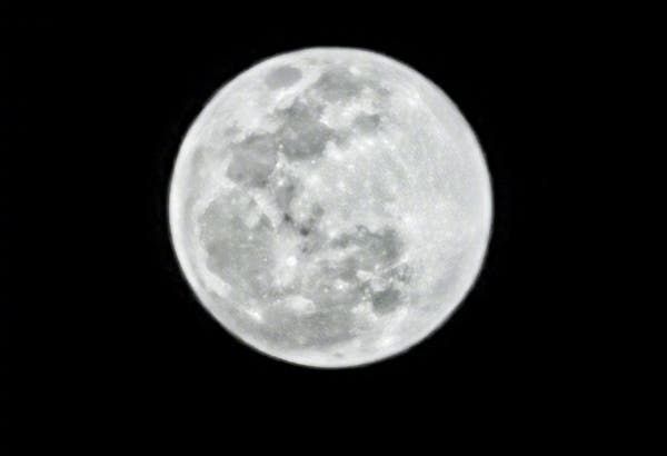 Look At Photos of the Moon Taken By the Huawei P30 Pro