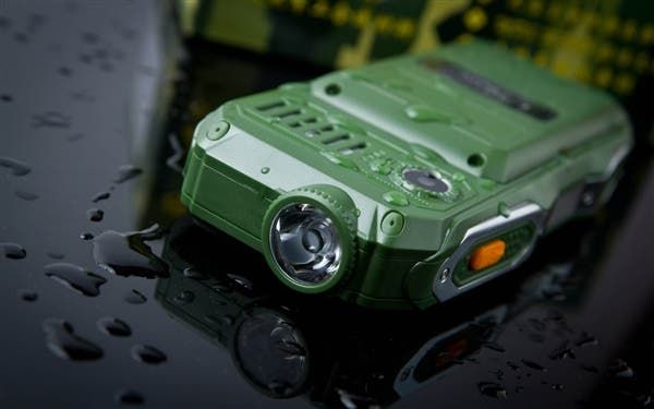 Chinese made Land Rover phone has a 10,800mAh battery and built in flashlight