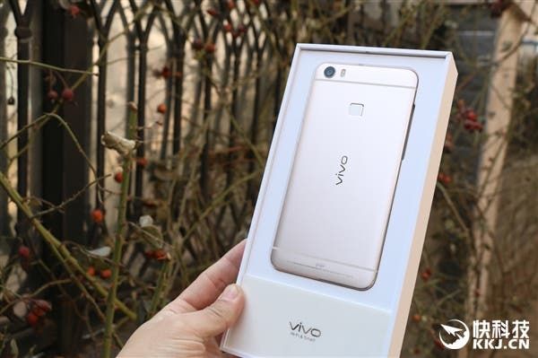 Vivo Xplay5 unboxing and hands on photos