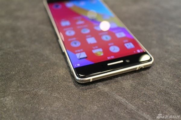 Oppo’s bezel-less phone, Is it really narrower than a standard phone with bezels?