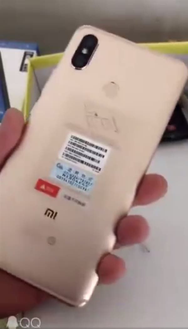 Xiaomi Mi Max 3 Gold Photos Leaked on Weibo Video