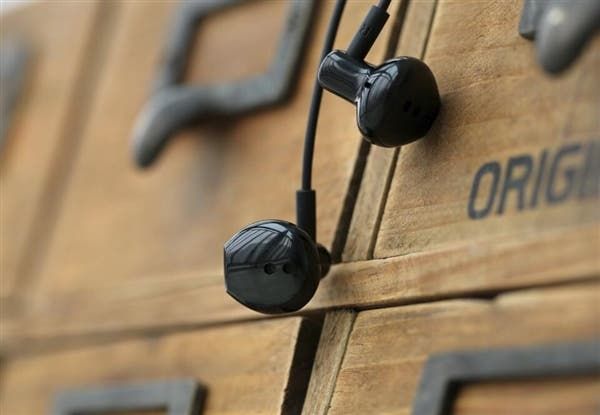 Smartisan Half-In-Ear Earphones Announced at 89 Yuan