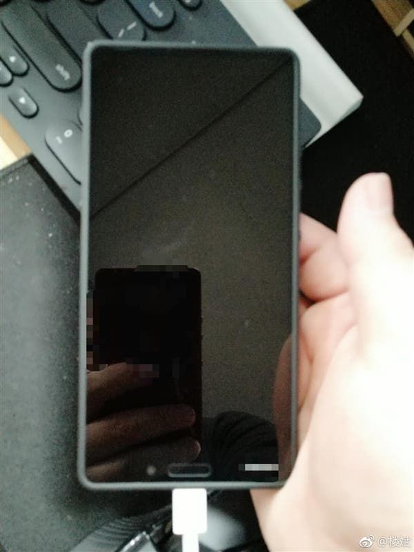 Smartisan Nut 3's Odd Poster And The Leaked Real Photo