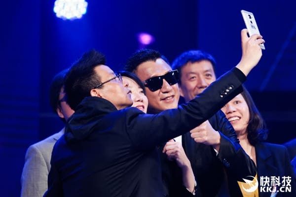 I Spy a LeTV Le2 snapping selfies