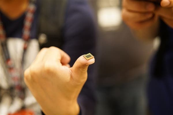 Apple and Xiaomi berserk Samsung OLED panels due to chip shortage
