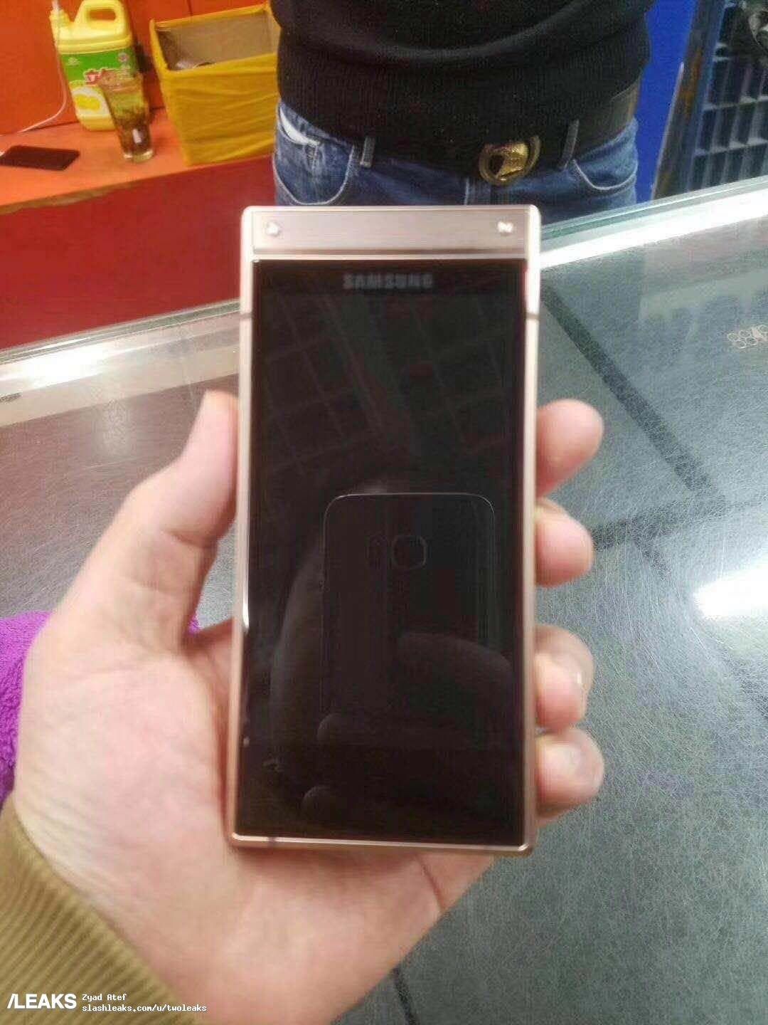Samsung W2019 flip phone appears in new images
