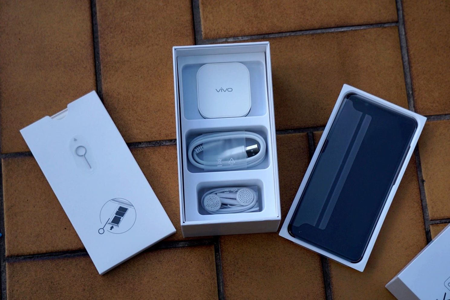 Vivo V7+ Unboxing And First Impressions