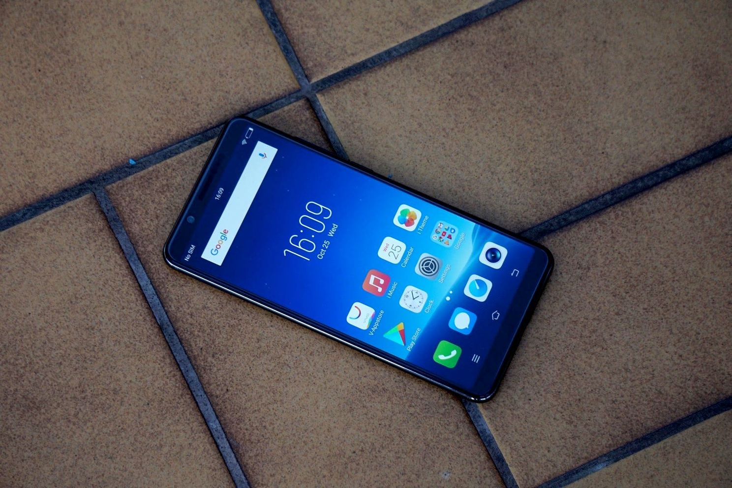 Vivo V7+ Unboxing And First Impressions