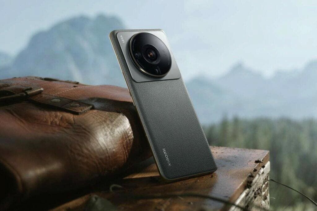 Monstrous Xiaomi 12S Ultra up for grabs on TradingShenzhen