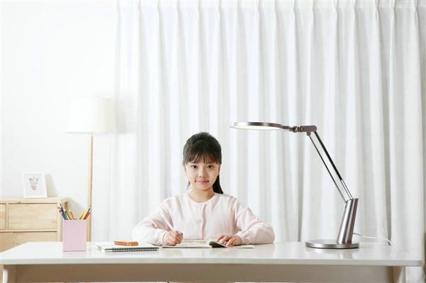 Xiaomi Launches Yeelight Pro Smart LED Table Lamp at 799 Yuan
