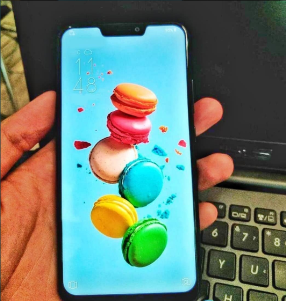 Real Asus ZenFone 5 caught on camera, shows off notch, narrow bezels