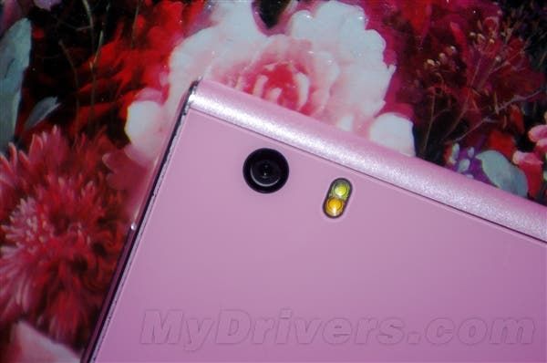 First photos of the ZTE Star 1, possible MT6595 phone?