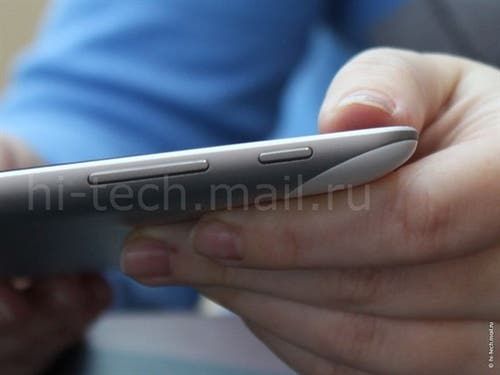More Images of Huawei's Quad Core MeidaPad Tablet surface