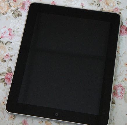 This tablet has a 9.7 inch screen 1Ghz CPU but 1Gb of Ram! It’s not an iPad!?