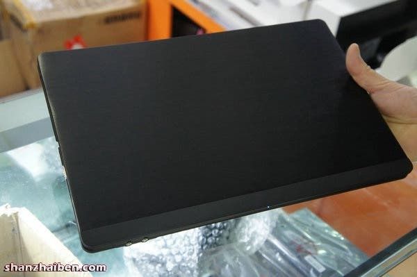 Classic Black is the new Macbook Air Clone