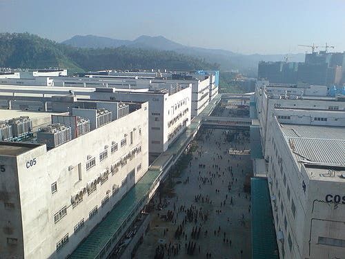 Foxconn Worker Fight Ends in Death!