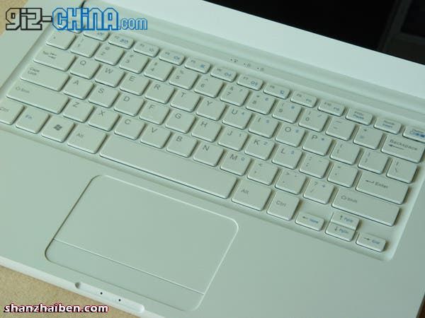 New White Macbook Knock-off Features Multi-touch