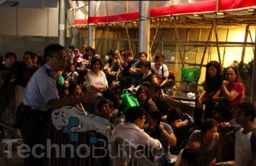 Someone tell Hong Kong the iPhone 4S won't launch today!