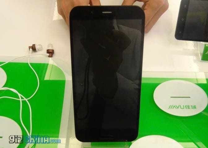 5.7-inch JiaYu G6 features a 1080HD display!