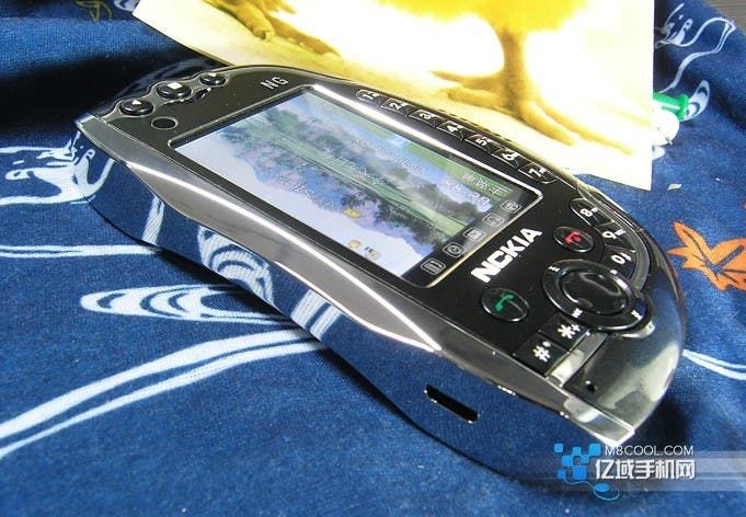 Knock-Off Nokia 7700 Gaming Phone Gets ‘Nckia’ Branding