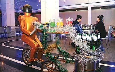 Robot Waiters Cycle in to Chinese Restaurants