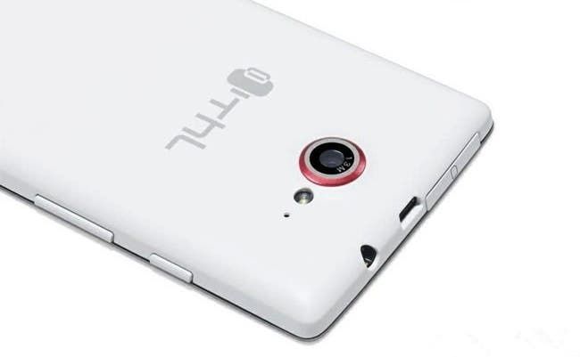 THL W11 real photos, shows 1080 display and 13 mega-pixel camera