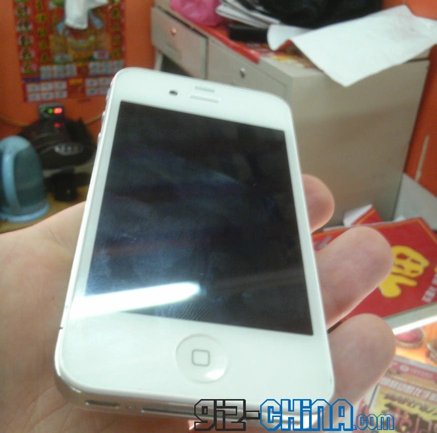 White iPhone Now In Production Due In Store Next Month