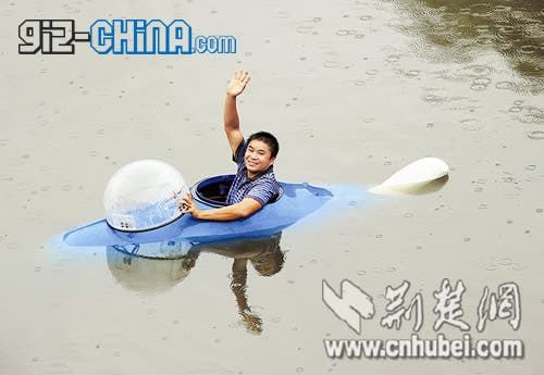 Homemade Chinese Submarine Can Stay Underwater for 10 Hours