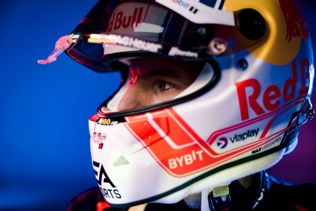 In beeld. De nieuwe helm van Max Verstappen voor het 2023-seizoen