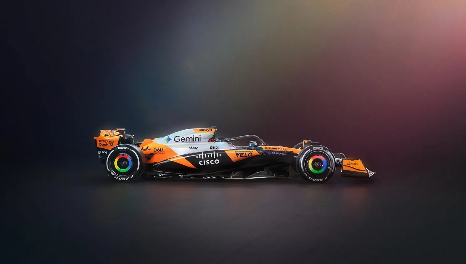 De zijkant van de McLaren MCL39 met speciale livery voor de GP Verenigde Staten