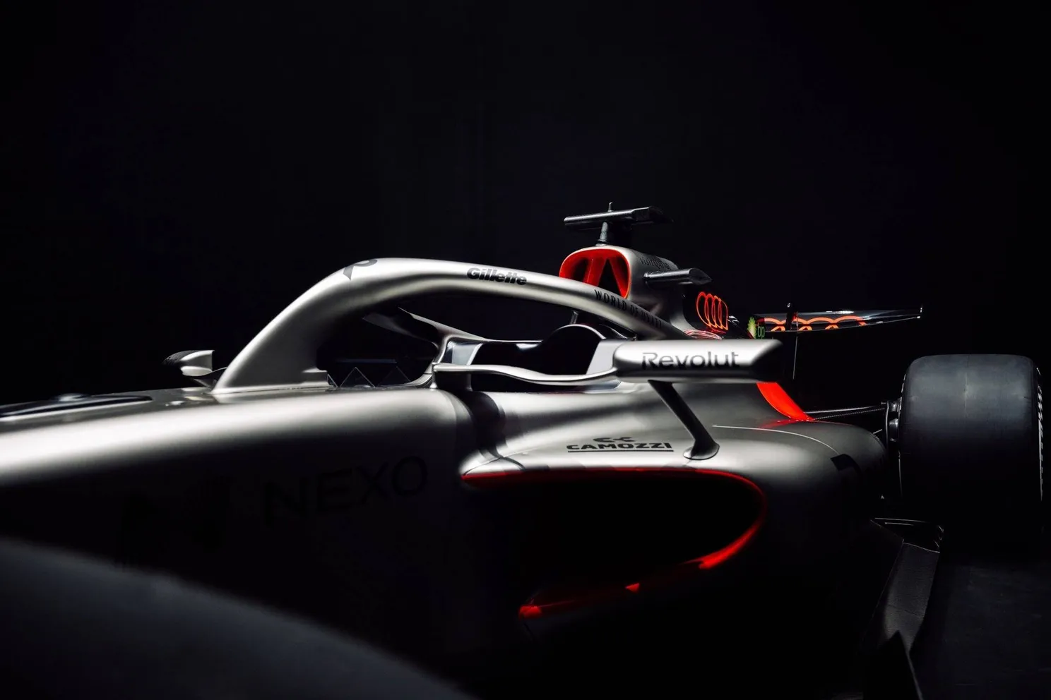 Een close up van de zijkant van de Audi R26, voor het 2026 F1-seizoen