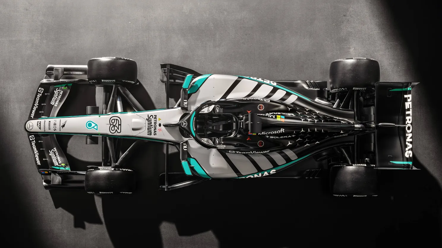 De nieuwe livery van de Mercedes W17
